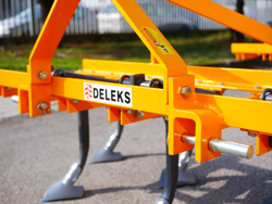 grubber mit 7 gänsefussschare mod de 140 7 v