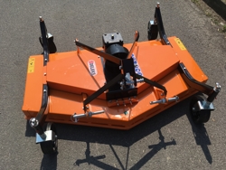 sichelmäher mit 3 horizontal angelegten messern 150cm mod dm 150