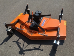 sichelmäher mit 3 horizontal angelegten messern 150cm mod dm 150