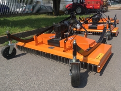 sichelmäher mit 3 horizontal angelegten messern 150cm mod dm 150