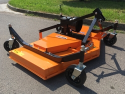 sichelmäher mit 3 horizontal angelegten messern 150cm mod dm 150