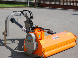 mittelschwerer böschungsmulcher mit eingebauten freilauf deleks