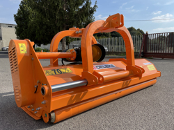 mittelschwerer mulcher mit hydraulische seitenverstellung für alle mittleren traktoren mit reifen oder gleisketten mod grizzly 200