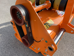 mittelschwerer mulcher mit hydraulische seitenverstellung für alle mittleren traktoren mit reifen oder gleisketten mod grizzly 200