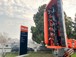 hydraulischer böschungsmulcher mit auslegearm für traktor mod merlo