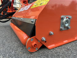 hydraulischer böschungsmulcher mit auslegearm für traktor mod merlo