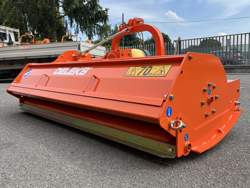 mittelschwerer mulcher mit seitenverstellung für alle mittleren traktoren mit reifen oder gleisketten mod tigre 180