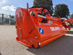 mittelschwerer mulcher mit hydraulische seitenverstellung für alle mittleren traktoren mit reifen oder gleisketten mod cervo 200