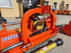 mittelschwerer mulcher mit hydraulische seitenverstellung für alle mittleren traktoren mit reifen oder gleisketten mod cervo 200