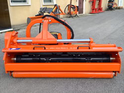mittelschwerer mulcher mit hydraulische seitenverstellung für alle mittleren traktoren mit reifen oder gleisketten mod cervo 180
