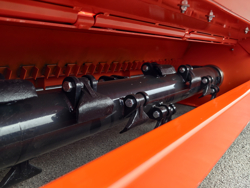 mittelschwerer mulcher mit hydraulische seitenverstellung für alle mittleren traktoren mit reifen oder gleisketten mod cervo 200