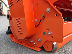 mittelschwerer mulcher mit hydraulische seitenverstellung für alle mittleren traktoren mit reifen oder gleisketten mod cervo 200