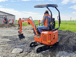 mini excavator m80